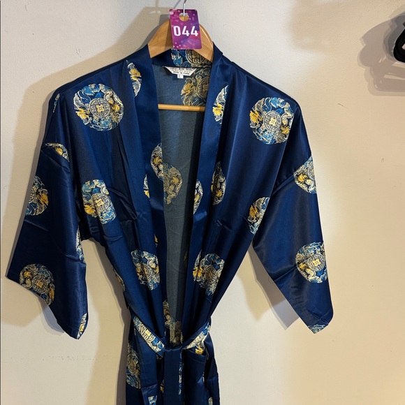 44. Unisex Satin Robe - Picture 1 of 1